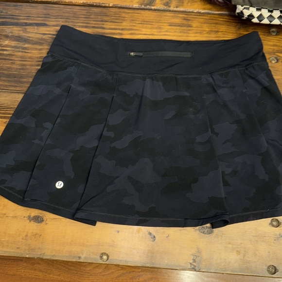 Lululemon Black Pace Rival Camouflage Skirt. Size 10. Gently worn. - Picture 5 of 9
